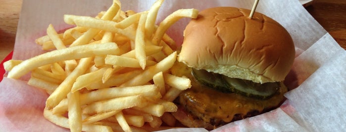 Blue Chip Burger is one of Lugares guardados de Lizzie.