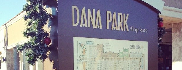 Dana Park Village Square is one of Colin'in Beğendiği Mekanlar.