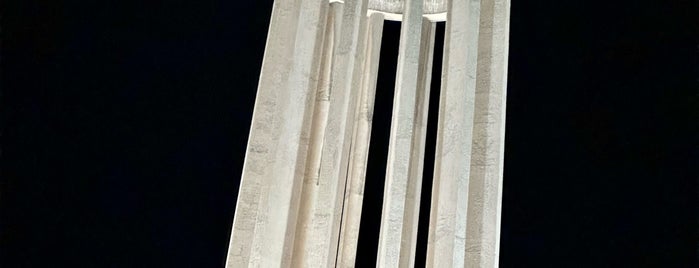 Mausoleum of Avicenna is one of همدان.