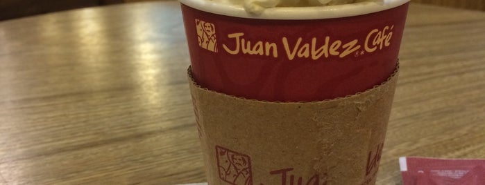Juan Valdez Café is one of Lugares favoritos de Nay.