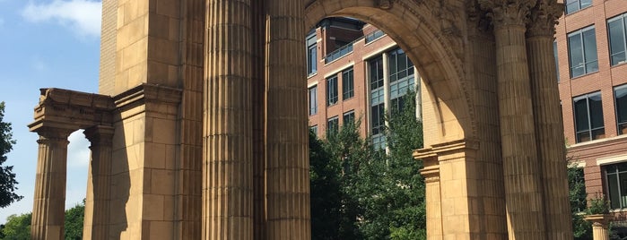 McFerson Commons - Arch Park is one of Locais curtidos por Tammy.