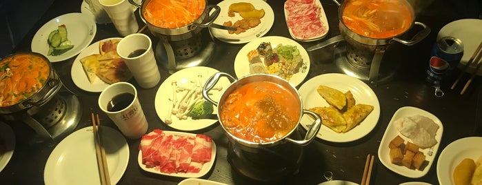 HOT POT HOT is one of Weird Venues 囧.