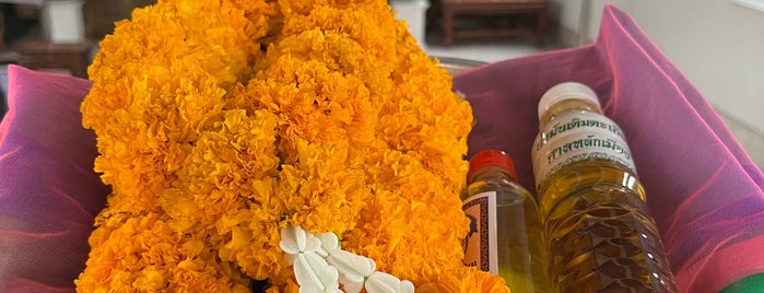 Bangkok City Pillar Shrine is one of Temple.