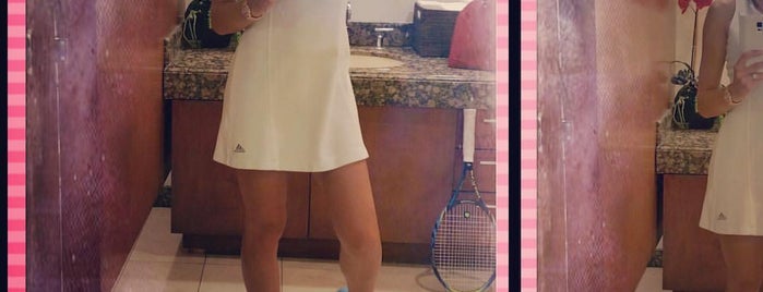 Beverly Hills Tennis Club is one of Lieux sauvegardés par Chloe.