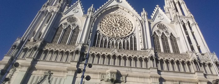 Templo Expiatorio is one of สถานที่ที่ Arthur ถูกใจ.