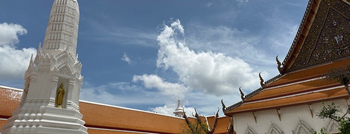 Wat Mahathat Yuwarajarangsarit Rajaworamahavihara is one of Bangkok.