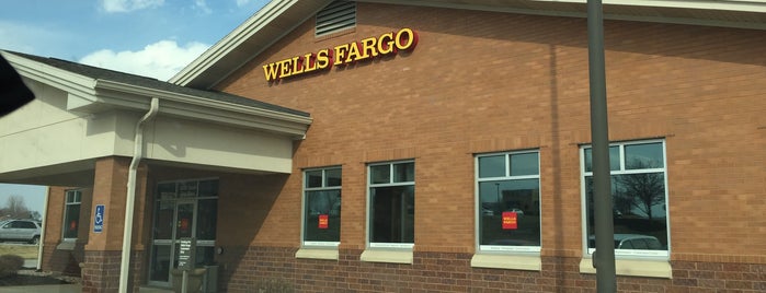 Wells Fargo Bank is one of Laura : понравившиеся места.