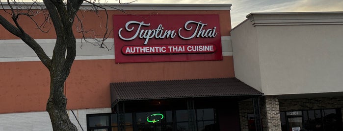 Tuptim Thai is one of Lugares favoritos de Josh.