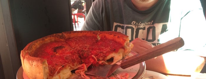 Giordano's Pizza is one of Lieux qui ont plu à Karen.