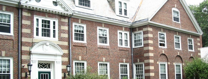 Park Manor South is one of Campus Crawl.