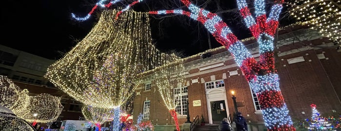 Lights Of The Ozarks is one of Christmas Spots.