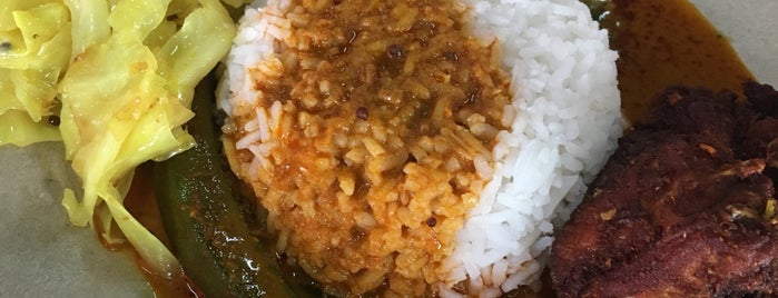 Nasi Kukus Ayam Goreng Berempah is one of Makan @ Utara #15.