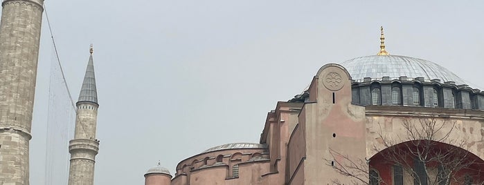 Ayasofya-i Kebir Camii Şerifi is one of Tempat yang Disukai Mustafa.