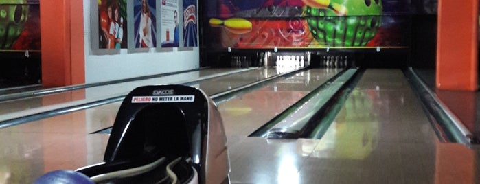 Strike Bowling Center is one of Por Ir Lugares.