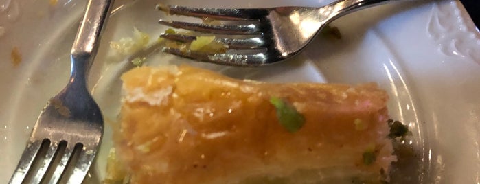 Feride Waffle & Dondurma is one of สถานที่ที่ Oguz ถูกใจ.
