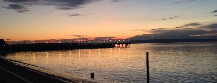 Port of Edmonds is one of Posti che sono piaciuti a Sam.