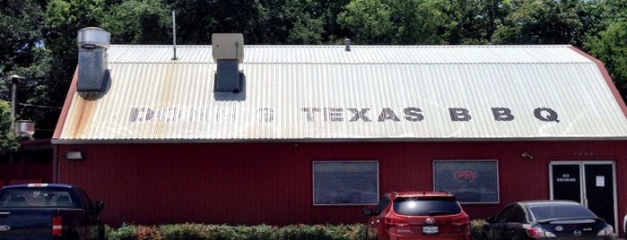 Donn's Texas Bar-B-Que is one of สถานที่ที่บันทึกไว้ของ Sara Grace.