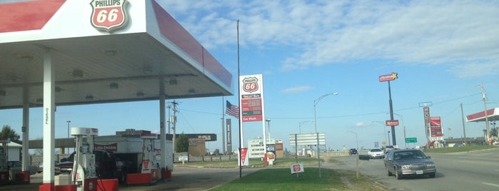 Eagle Stop Phillips 66 is one of Locais curtidos por Shawn Ryan.