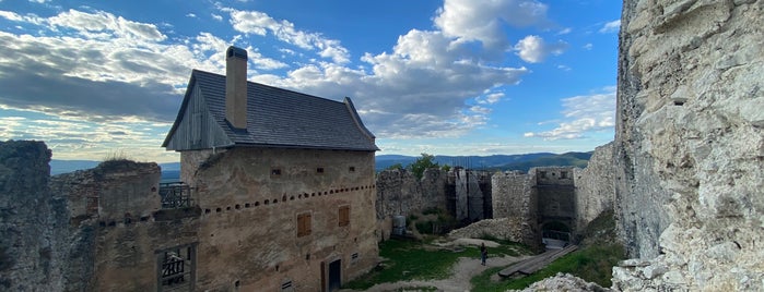 Uhrovsky hrad is one of Hrady a zámky.