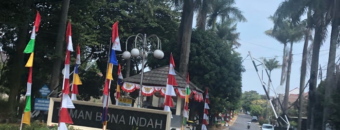 Taman Bona Indah is one of Favorite affordable date spots.