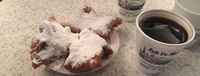 Café du Monde is one of สถานที่ที่ Celal ถูกใจ.