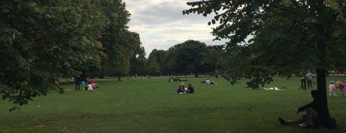 Hyde Park is one of Orte, die Celal gefallen.