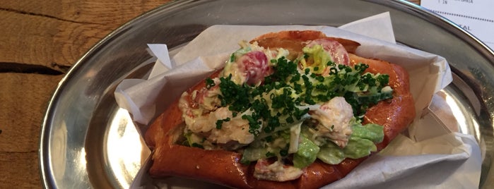 Smack Lobster Roll Deli is one of Locais salvos de Celal.