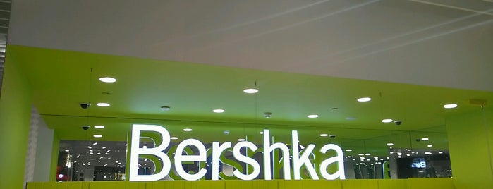 Bershka is one of สถานที่ที่ Victoria S ⚅ ถูกใจ.