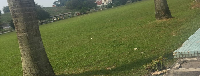 Smk Tinggi Klang Field is one of Tempat yang Disukai Bengü.