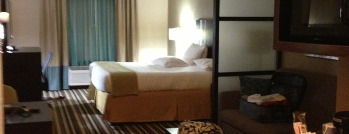 Holiday Inn Express & Suites Forrest City is one of สถานที่ที่ Kitty ถูกใจ.