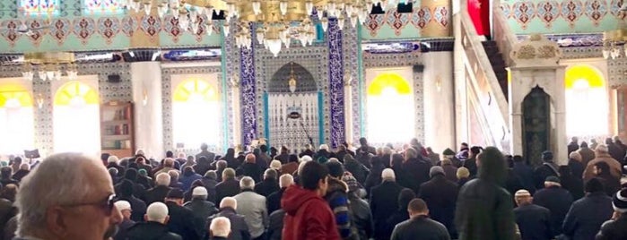 Yıkıkkemer Ulu Camii is one of İlker'in Beğendiği Mekanlar.