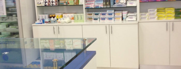 Farmacia Selma is one of Tempat yang Disukai Ma. Fernanda.