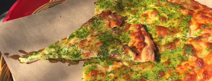 Cheese Board Pizza is one of Lugares favoritos de Ally.