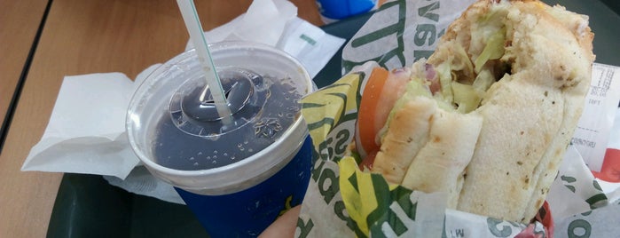 Subway is one of Canoas 🍴🍻.