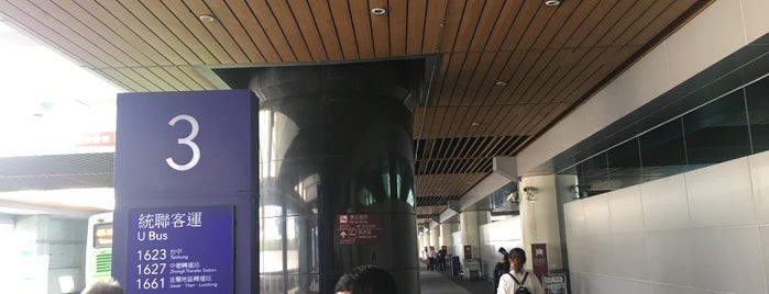 桃園機場 二期 1F 聯外客運巴士上車處 is one of Taipei Travel - 台北旅行.