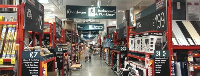 Bunnings Warehouse is one of สถานที่ที่ Antonio ถูกใจ.