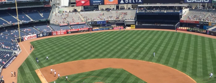 Yankee Stadium is one of Alex'in Beğendiği Mekanlar.