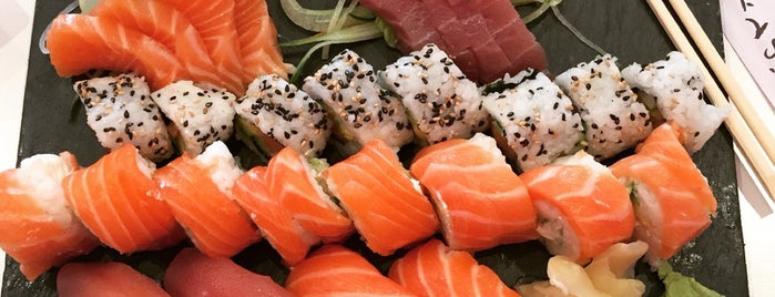 Sushi Makers is one of สถานที่ที่ Pau ถูกใจ.