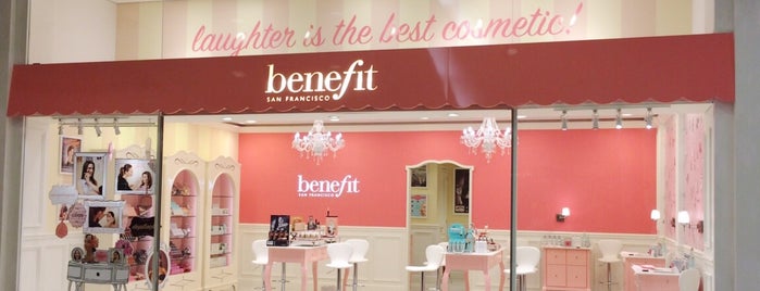 Benefit store. Benefit бренд. Benefit бренд. Benefit store. Benefit store.