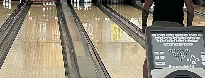 Air Lanes Bowling Center is one of Evan[Bu] Des Moines Hot Spots!.