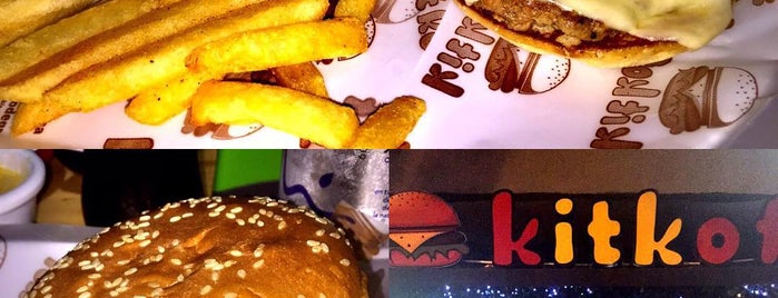 Kit Kof is one of Medellín burger fans.