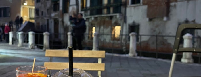1000 Coffee & Bakery is one of Venezia.