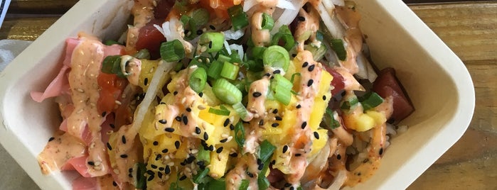 Island Fin Poke Co. is one of Lugares favoritos de Theo.