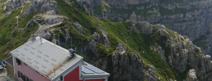 Rifugio Azzoni is one of Nami : понравившиеся места.