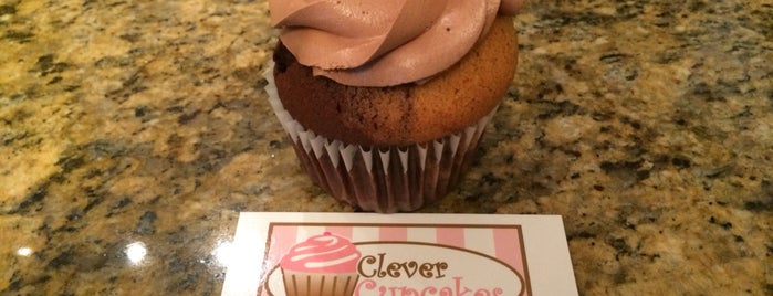Clever Cupcakes is one of Lolaさんのお気に入りスポット.