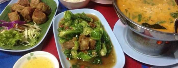 ข้าวต้มเอ หัวปลาหม้อไฟ is one of For enjoy eating.