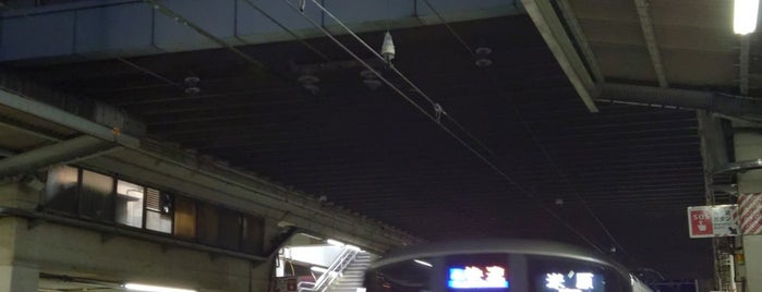 Platforms 3-4 is one of JR神戸線の駅ホーム.