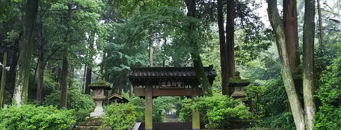 甘露の井 is one of Tempat yang Disukai Deb.