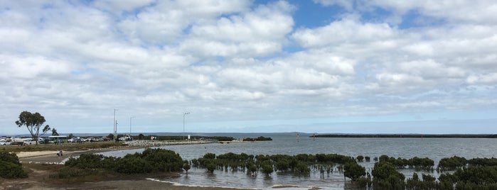 Tooradin Boat Ramp is one of Locais curtidos por Victor.