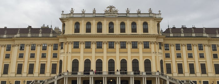 Palacio De Schönbrunn is one of Lugares favoritos de Ryan.